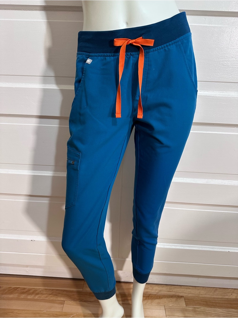 FIGS Zamora Jogger Scrub Pants Size XS Blue Medical Technical Collection $79